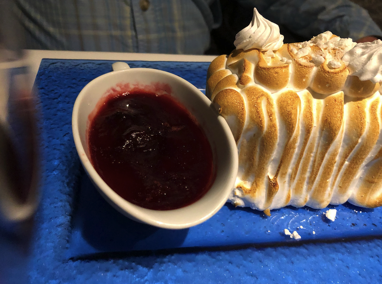Lemon merengue with raspberry sauce